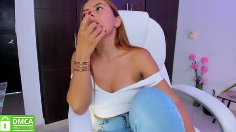 AMELIA online show from 01-07-25, 10:41