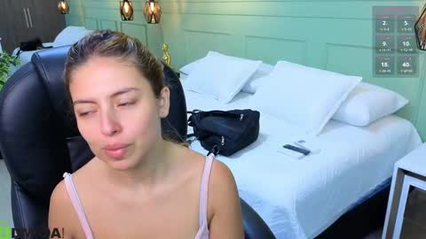 AMELIA online show from 09-18-25, 07:38