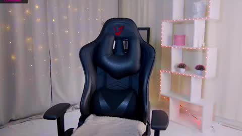 Snapshot of amelia_skyy chatting on 01-24-25, 02:49 Anna online show from 01-24-25, 02:49
