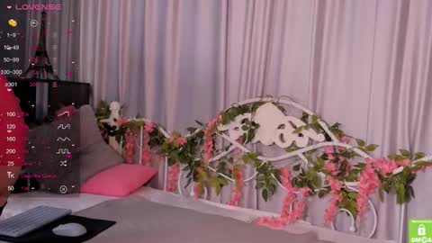 Snapshot of amelia_skyy chatting on 09-24-25, 02:37 Anna online show from 09-24-25, 02:37
