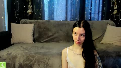 Snapshot of amelia_skyy chatting on 06-10-26, 01:17 Anna online show from 06-10-26, 01:17