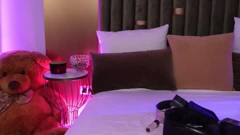 Snapshot of ameliaangell chatting on 11-18-25, 05:56 Amelia online show from 11-18-25, 05:56