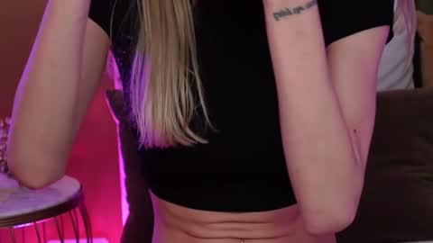 Snapshot of ameliaangell chatting on 11-23-25, 06:02 Amelia online show from 11-23-25, 06:02