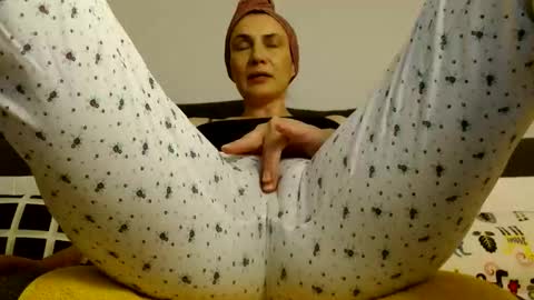 AME  or  Amelia online show from 10-13-25, 11:16