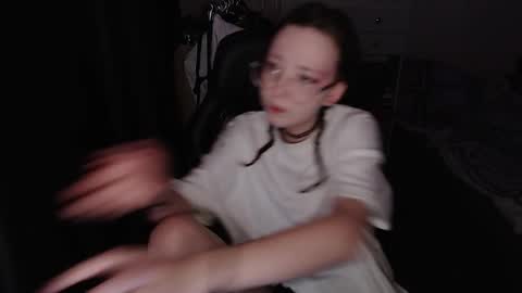 Amelia online show from 11-25-25, 01:38