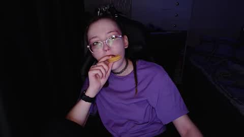 Amelia online show from 11-26-25, 03:18