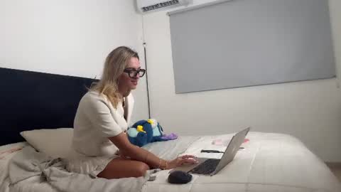 Snapshot of ameliaparadisex chatting on 07-03-26, 02:12 ameliaparadisex online show from 07-03-26, 02:12