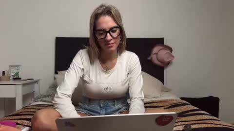 Snapshot of ameliaparadisex chatting on 07-28-26, 02:13 ameliaparadisex online show from 07-28-26, 02:13