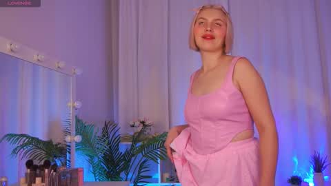 Snapshot of ameliawells chatting on 10-16-25, 04:57 Amelia online show from 10-16-25, 04:57