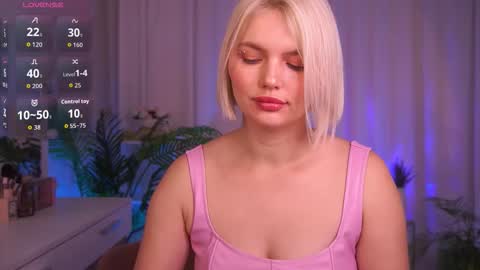 Snapshot of ameliawells chatting on 10-20-25, 05:19 Amelia online show from 10-20-25, 05:19