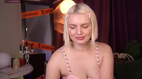 Snapshot of ameliawells chatting on 10-29-25, 04:37 Amelia online show from 10-29-25, 04:37