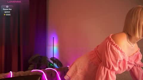 Snapshot of ameliawells chatting on 11-28-25, 04:15 Amelia online show from 11-28-25, 04:15