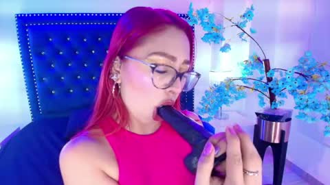 Snapshot of amelie_adamsx chatting on 04-24-26, 11:12 Amelie online show from 04-24-26, 11:12
