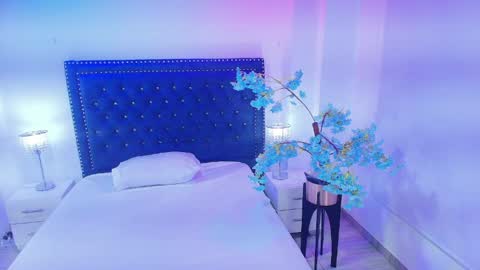 Snapshot of amelie_adamsx chatting on 04-26-26, 11:30 Amelie online show from 04-26-26, 11:30