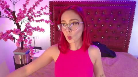 Snapshot of amelie_adamsx chatting on 05-08-26, 11:26 Amelie online show from 05-08-26, 11:26