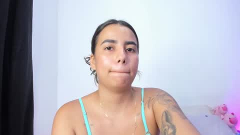 Amelie  online show from 03-04-25, 04:27