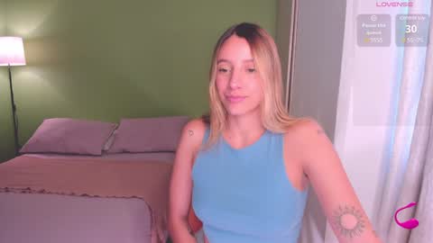 Snapshot of ameliegraham chatting on 02-03-25, 08:24 Amelie Graham online show from 02-03-25, 08:24