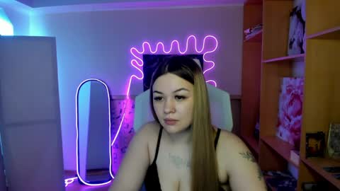 Snapshot of ameliepeach chatting on 04-25-26, 04:59 Amelie online show from 04-25-26, 04:59