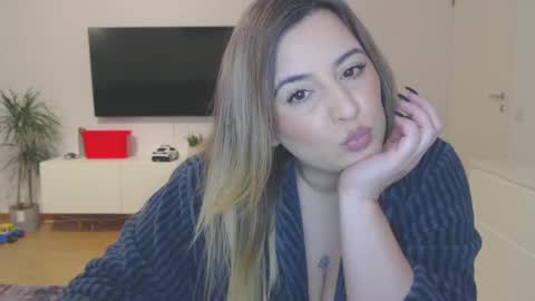 Snapshot of ameliesander chatting on 12-13-24, 03:05 ameliesander online show from 12-13-24, 03:05