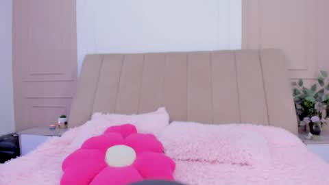 Amelia online show from 04-19-26, 09:39