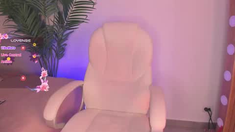 Amelie online show from 01-30-25, 04:24