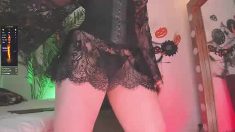 Amelie online show from 10-22-25, 01:28