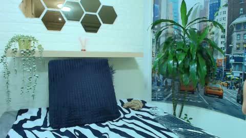 Amell Thomson online show from 02-14-25, 02:33