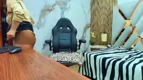 Snapshot of amell_thomson chatting on 06-15-26, 10:39 Amell Thomson online show from 06-15-26, 10:39