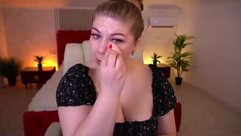 Snapshot of amellywhite chatting on 06-23-26, 12:36 Alina online show from 06-23-26, 12:36