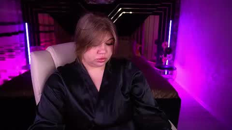 Snapshot of amellywhite chatting on 07-27-26, 01:29 Alina online show from 07-27-26, 01:29