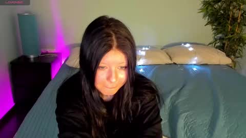 Snapshot of amely_lil chatting on 12-22-24, 01:55 Amely online show from 12-22-24, 01:55