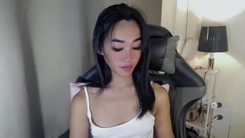 Snapshot of ami_lewis chatting on 11-08-25, 10:30 JOANNA online show from 11-08-25, 10:30