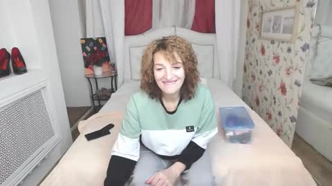Snapshot of amihotgranny chatting on 10-01-25, 12:55 Ami online show from 10-01-25, 12:55