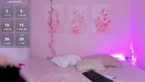 Snapshot of amiiclark chatting on 05-25-26, 06:58 AmiiClark online show from 05-25-26, 06:58