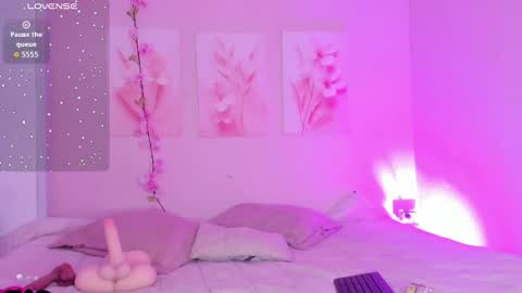 Snapshot of amiiclark chatting on 06-07-26, 07:06 AmiiClark online show from 06-07-26, 07:06