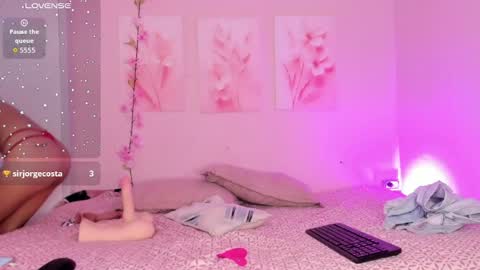 Snapshot of amiiclark chatting on 06-12-26, 06:07 AmiiClark online show from 06-12-26, 06:07