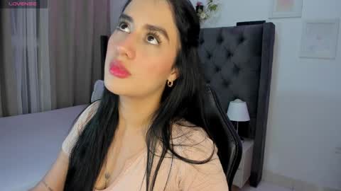 Snapshot of amiirra_ chatting on 04-25-26, 01:30 Amira sweet online show from 04-25-26, 01:30
