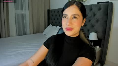Snapshot of amiirra_ chatting on 05-23-26, 03:45 Amira sweet online show from 05-23-26, 03:45