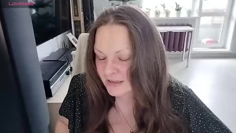 Snapshot of amilafran chatting on 05-17-26, 05:38 Mila online show from 05-17-26, 05:38