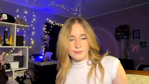 Amily online show from 04-16-26, 09:39