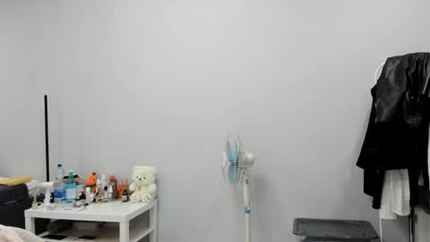 Snapshot of amina_artin chatting on 04-18-26, 06:12 Amina online show from 04-18-26, 06:12