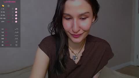 Snapshot of aminegulse chatting on 01-10-26, 01:40 Camilla online show from 01-10-26, 01:40