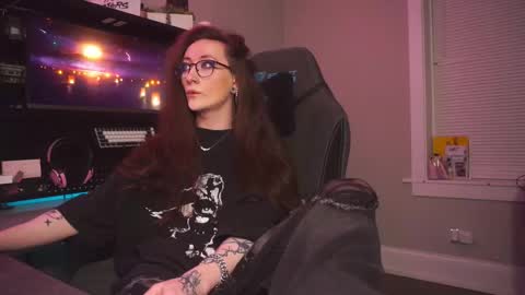 Snapshot of amirinsworld chatting on 10-24-25, 01:57 Am-er-in online show from 10-24-25, 01:57