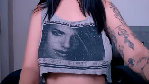 Snapshot of ammanda_ chatting on 10-24-25, 01:13 diana online show from 10-24-25, 01:13