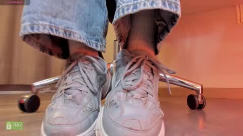 Amelia online show from 10-15-25, 04:23