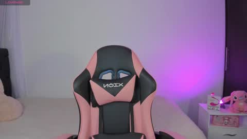 Snapshot of ammy_rodriguez_ chatting on 11-14-25, 01:15 Ammy online show from 11-14-25, 01:15