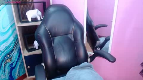 IM AMMY online show from 12-18-25, 04:57