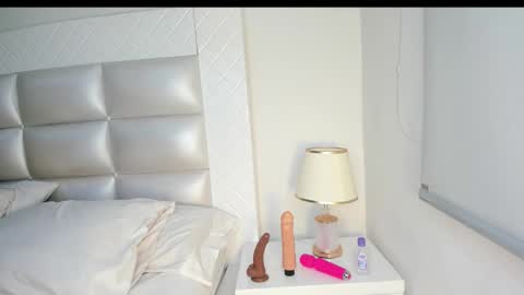 Snapshot of ammycollins28 chatting on 09-11-25, 02:44 online show from 09-11-25, 02:44