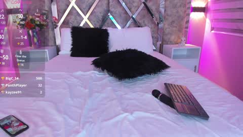 Snapshot of ammyjoness_ chatting on 12-18-24, 10:02 Ammy Jones online show from 12-18-24, 10:02