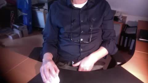 Amor2200 online show from 12-22-25, 09:06